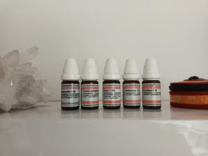 Die wichtigsten homöopathischen Mittel für Kinder auf einen Blick